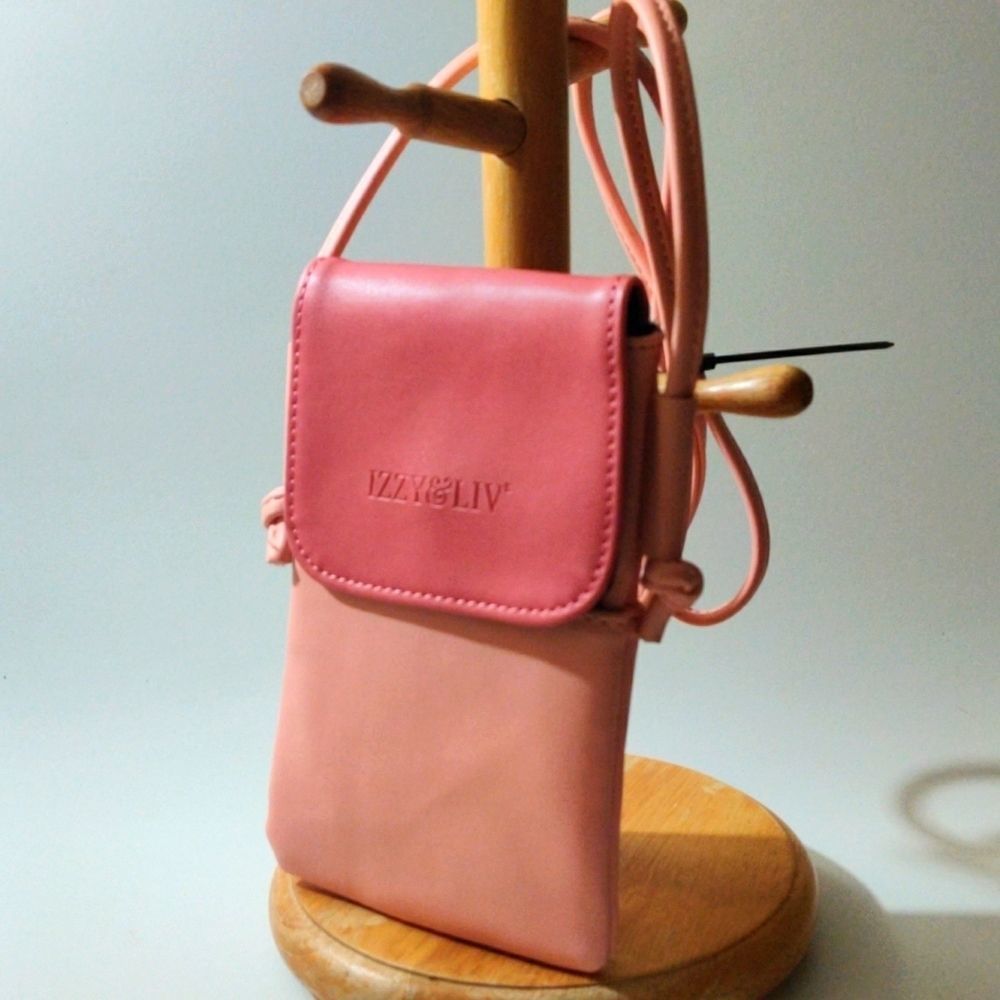 Izzy & liv "The Cutest Small Light Pink"‎ Crossbody